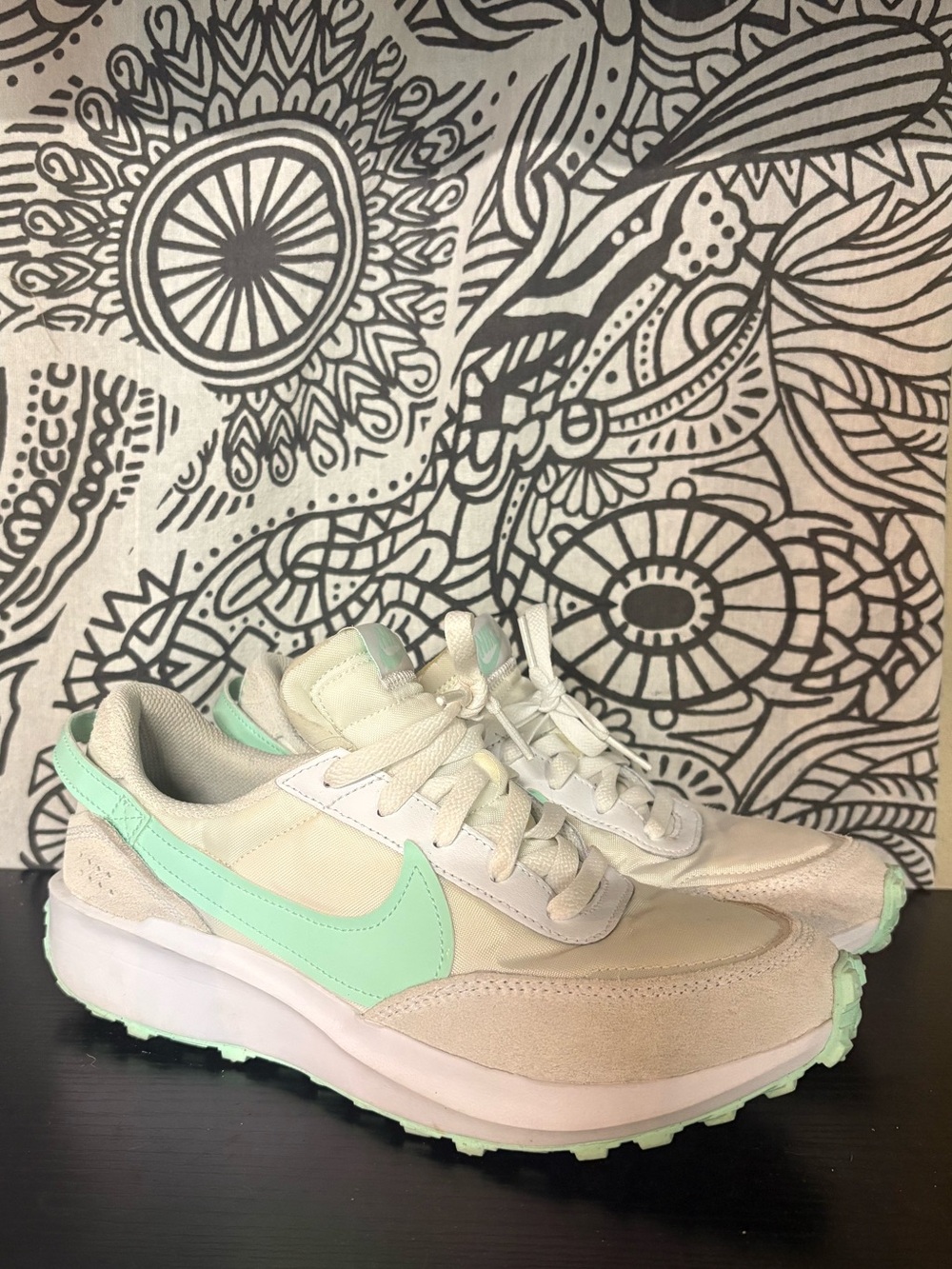 Nike Women’s waffle debut retro Mint Green Swoosh